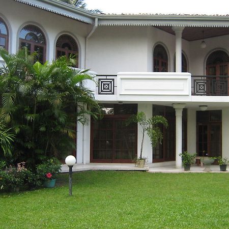 Zen Rooms Modern City Inn Negombo Buitenkant foto