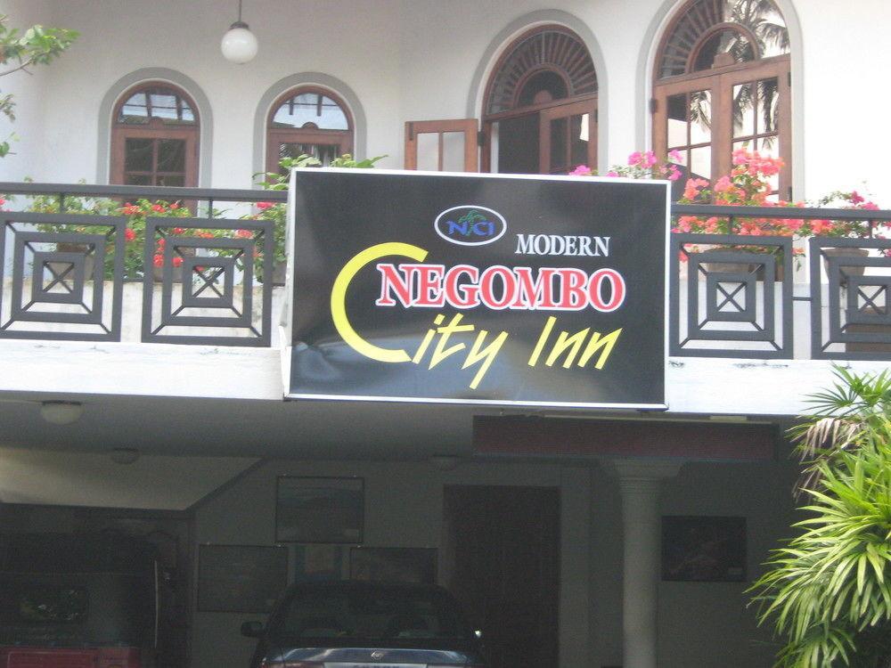 Zen Rooms Modern City Inn Negombo Buitenkant foto