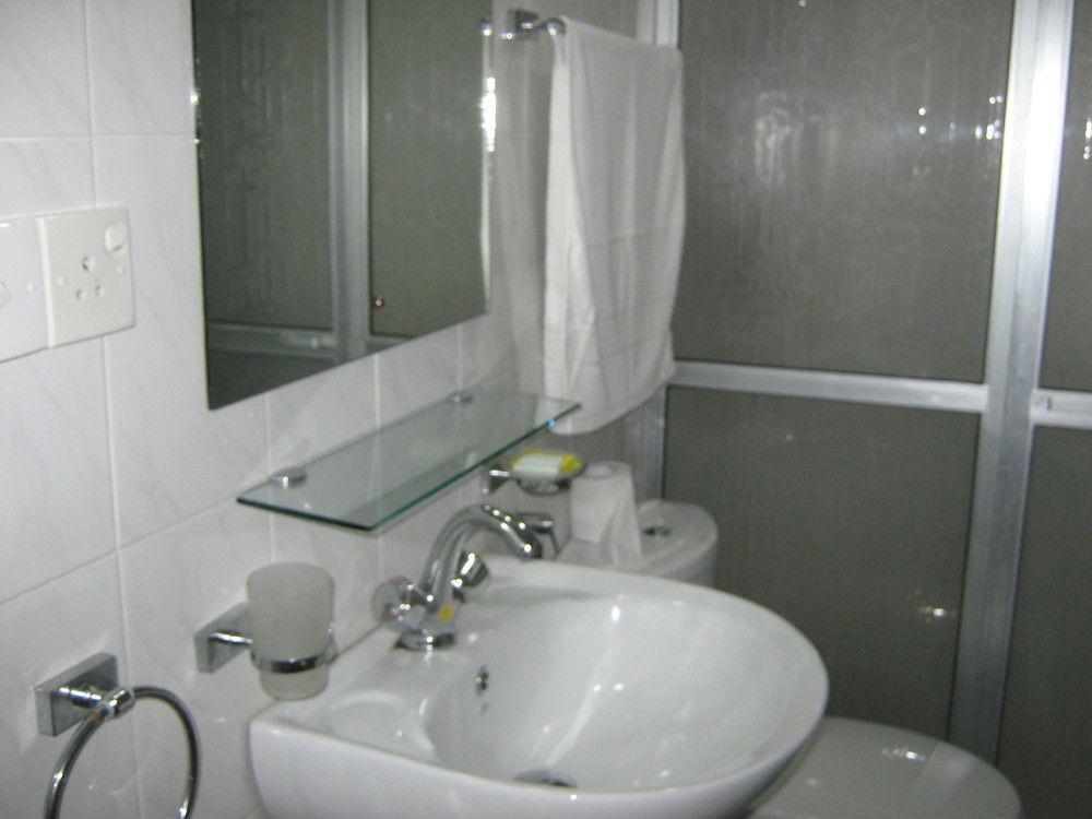 Zen Rooms Modern City Inn Negombo Buitenkant foto