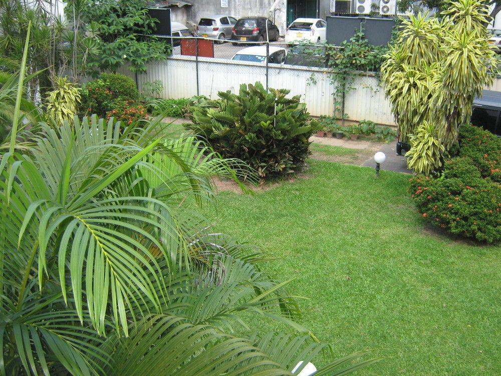 Zen Rooms Modern City Inn Negombo Buitenkant foto