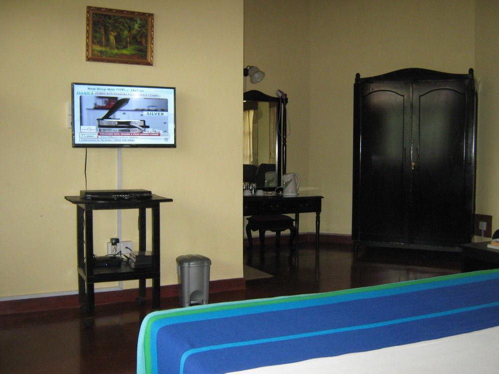 Zen Rooms Modern City Inn Negombo Buitenkant foto