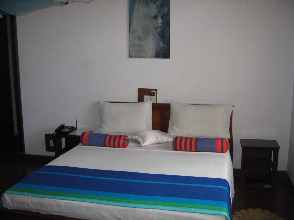 Zen Rooms Modern City Inn Negombo Buitenkant foto