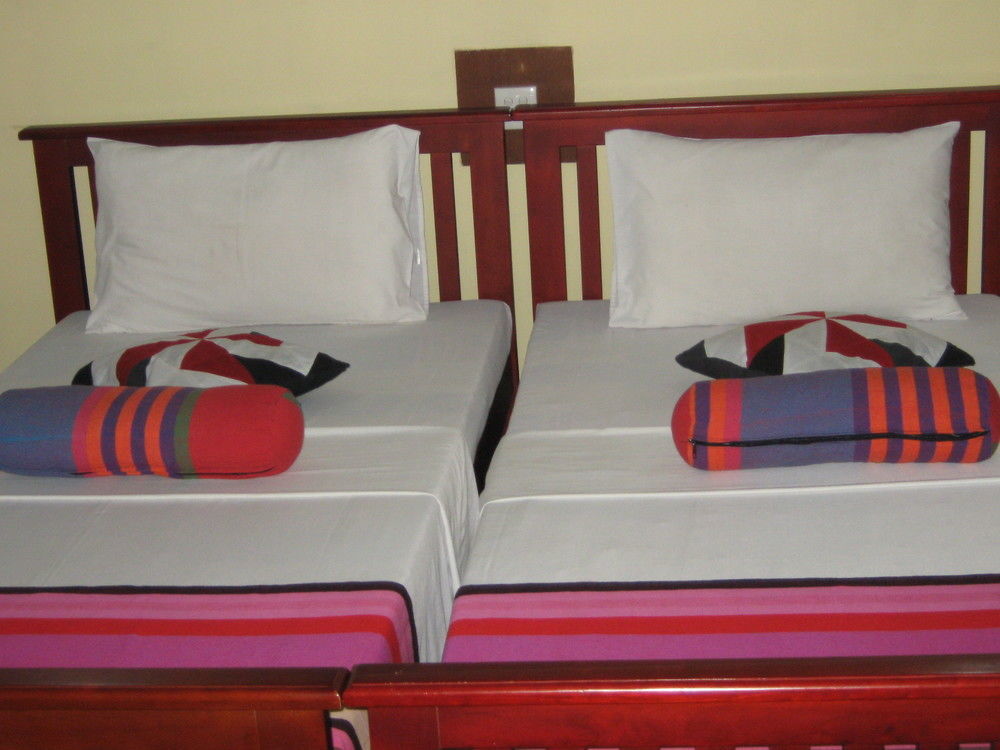 Zen Rooms Modern City Inn Negombo Buitenkant foto