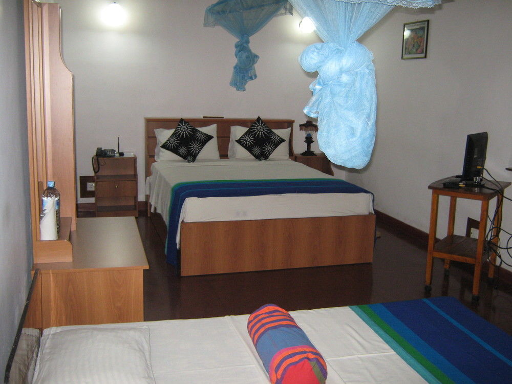 Zen Rooms Modern City Inn Negombo Buitenkant foto