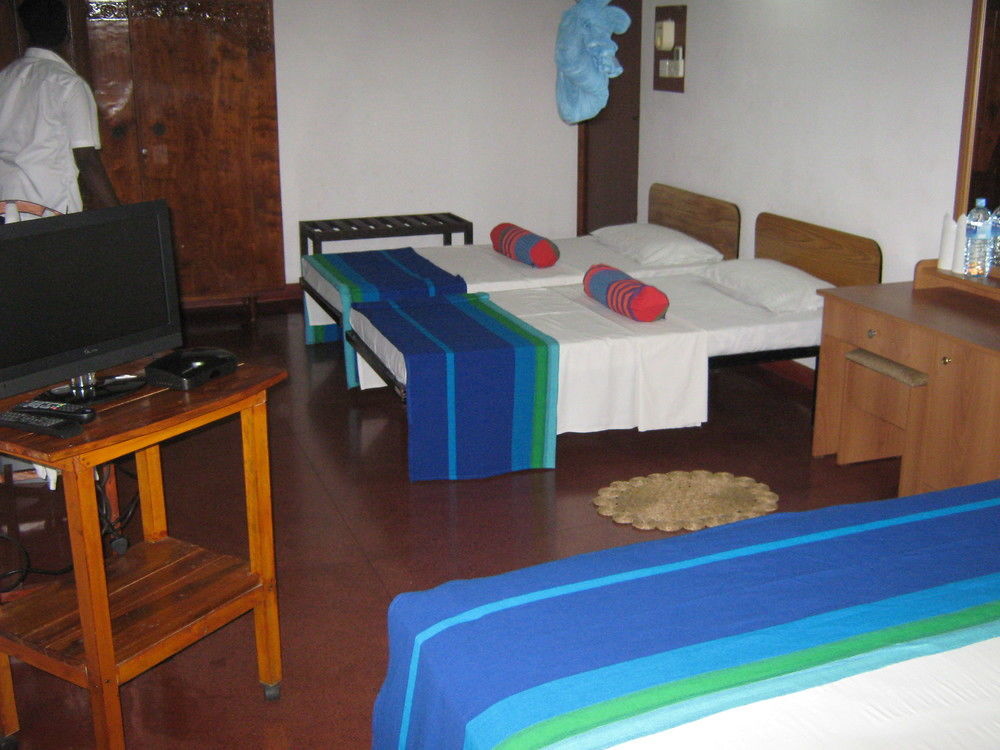 Zen Rooms Modern City Inn Negombo Buitenkant foto