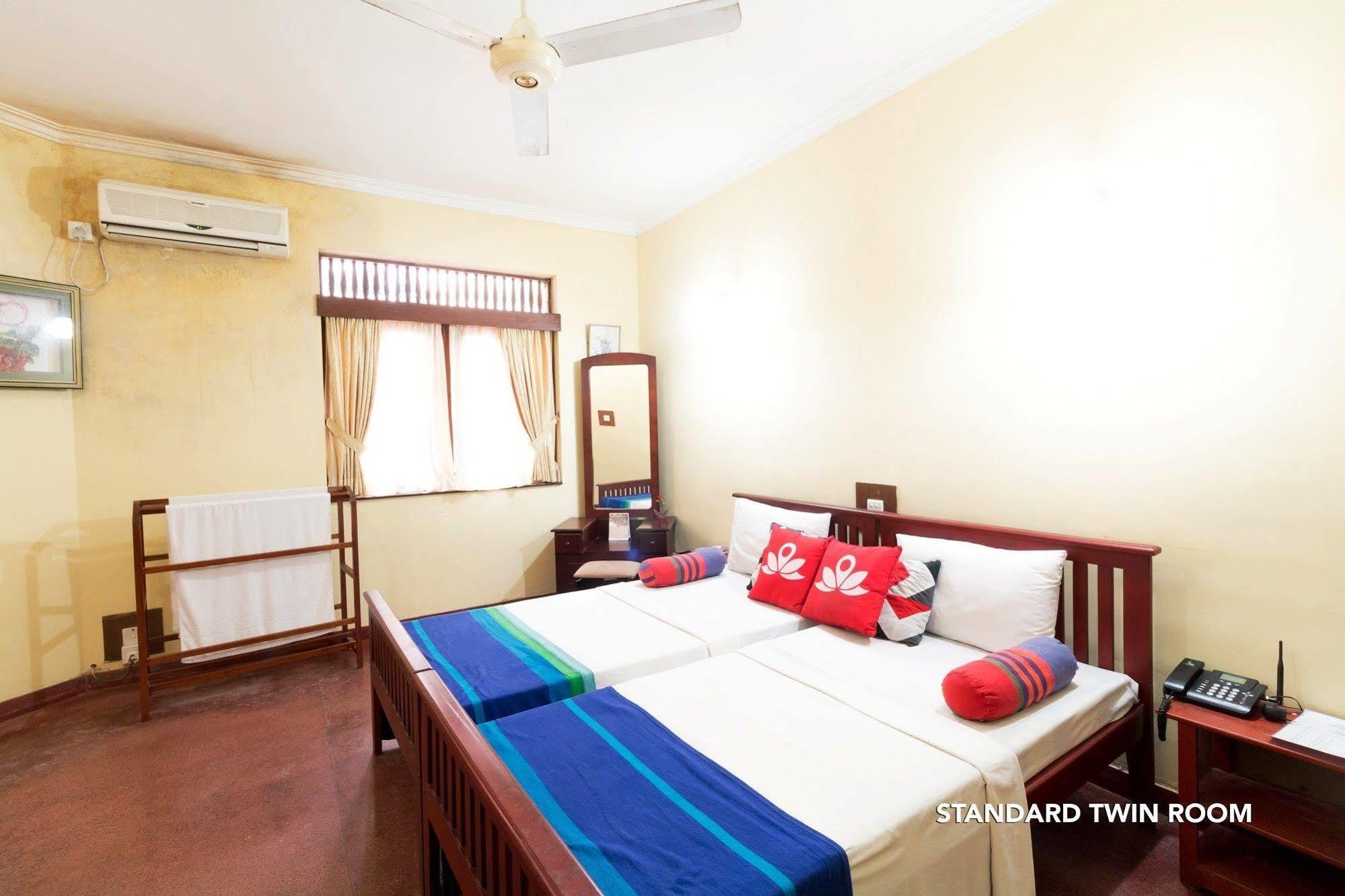 Zen Rooms Modern City Inn Negombo Buitenkant foto