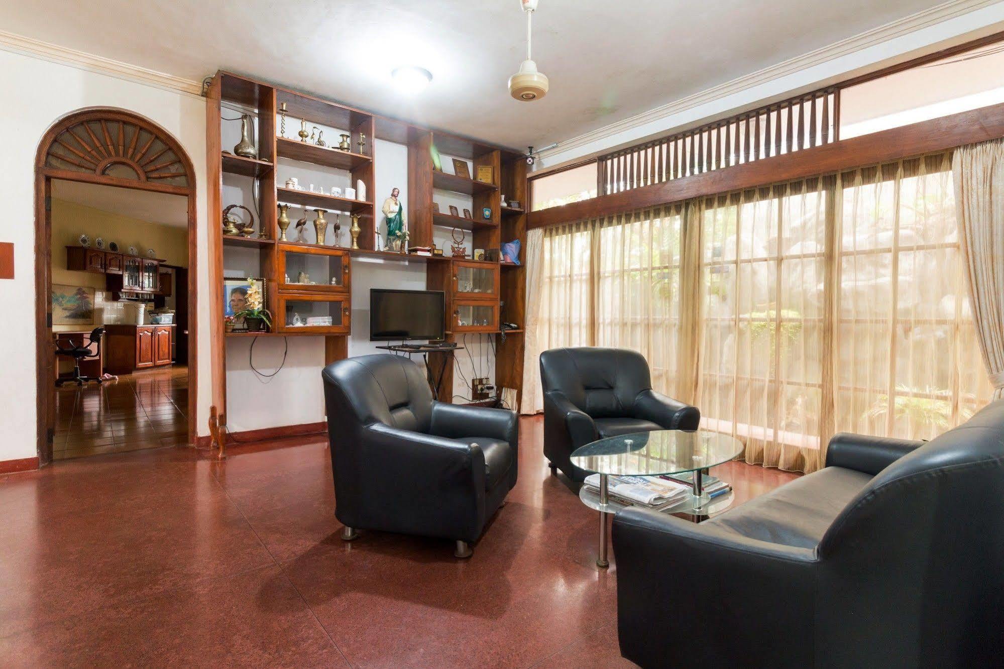 Zen Rooms Modern City Inn Negombo Buitenkant foto