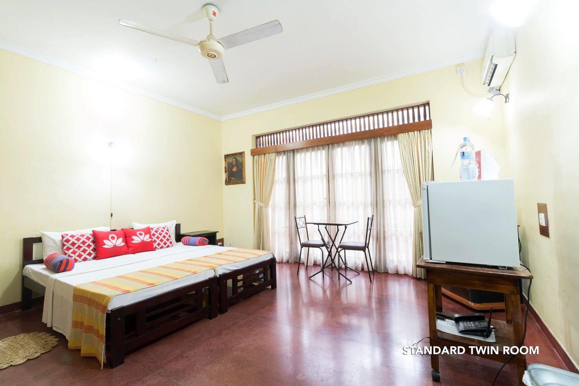 Zen Rooms Modern City Inn Negombo Buitenkant foto