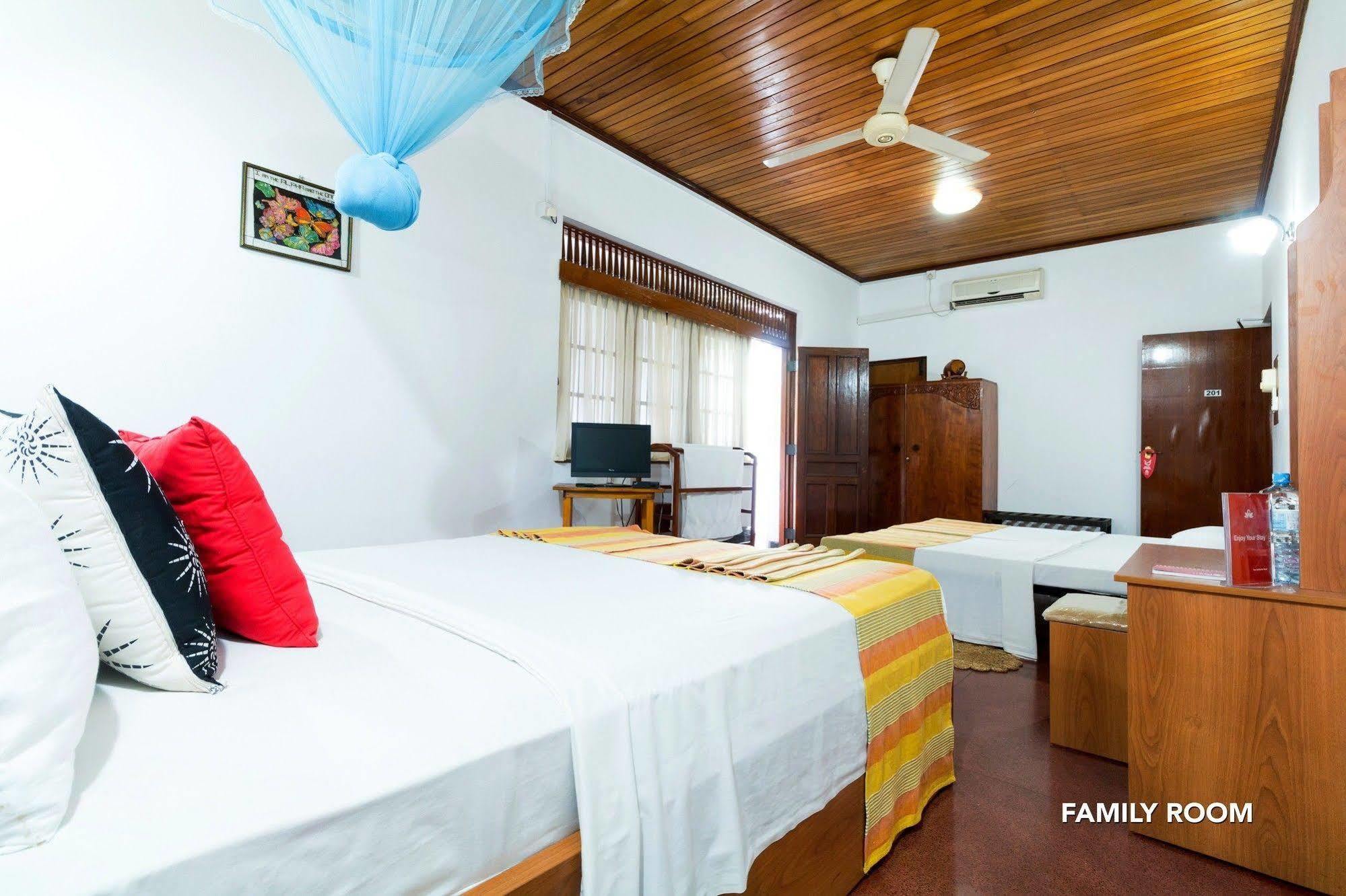Zen Rooms Modern City Inn Negombo Buitenkant foto