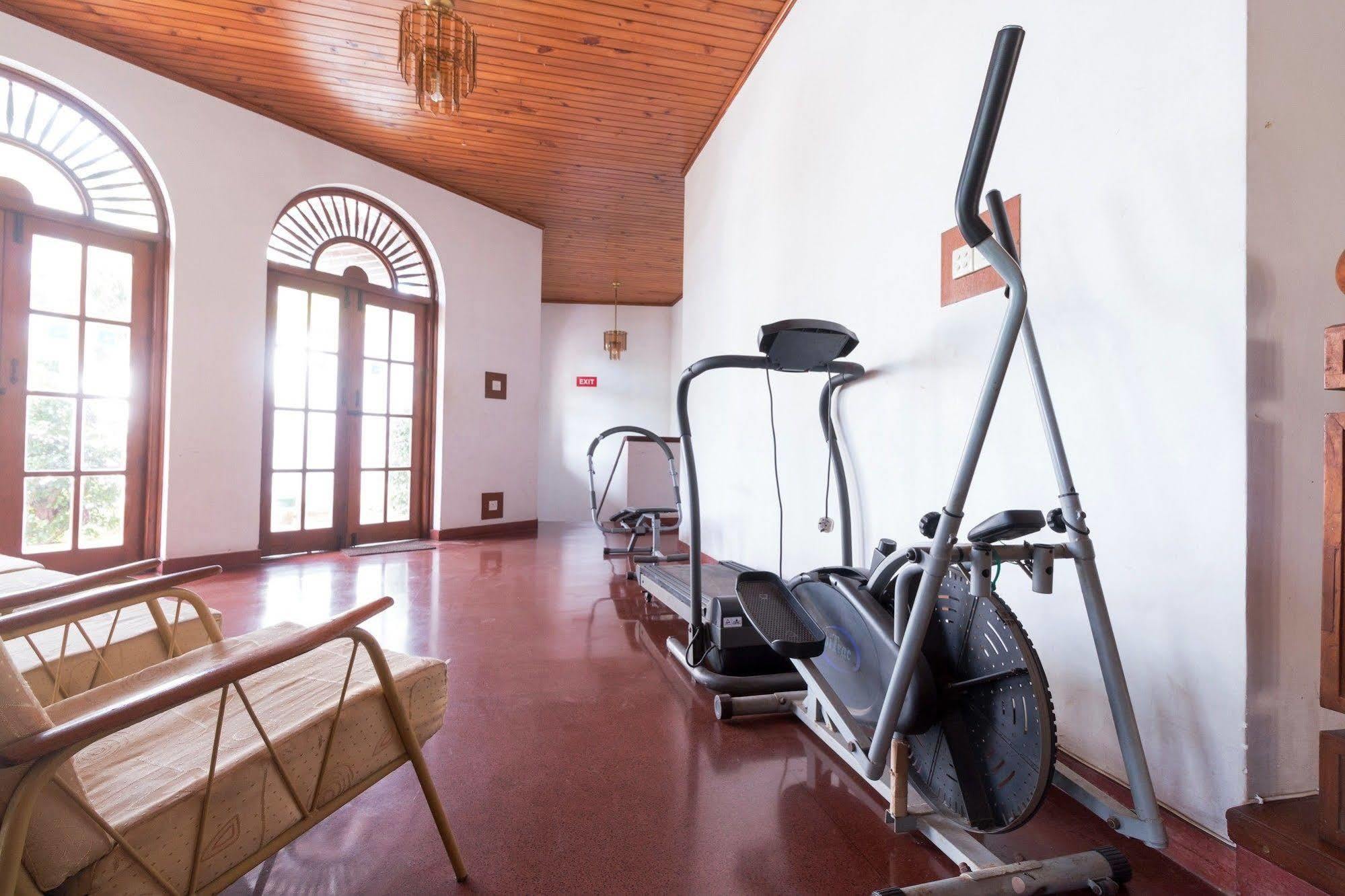 Zen Rooms Modern City Inn Negombo Buitenkant foto