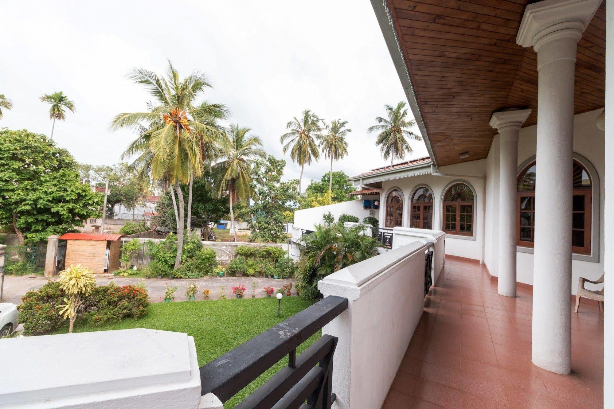 Zen Rooms Modern City Inn Negombo Buitenkant foto
