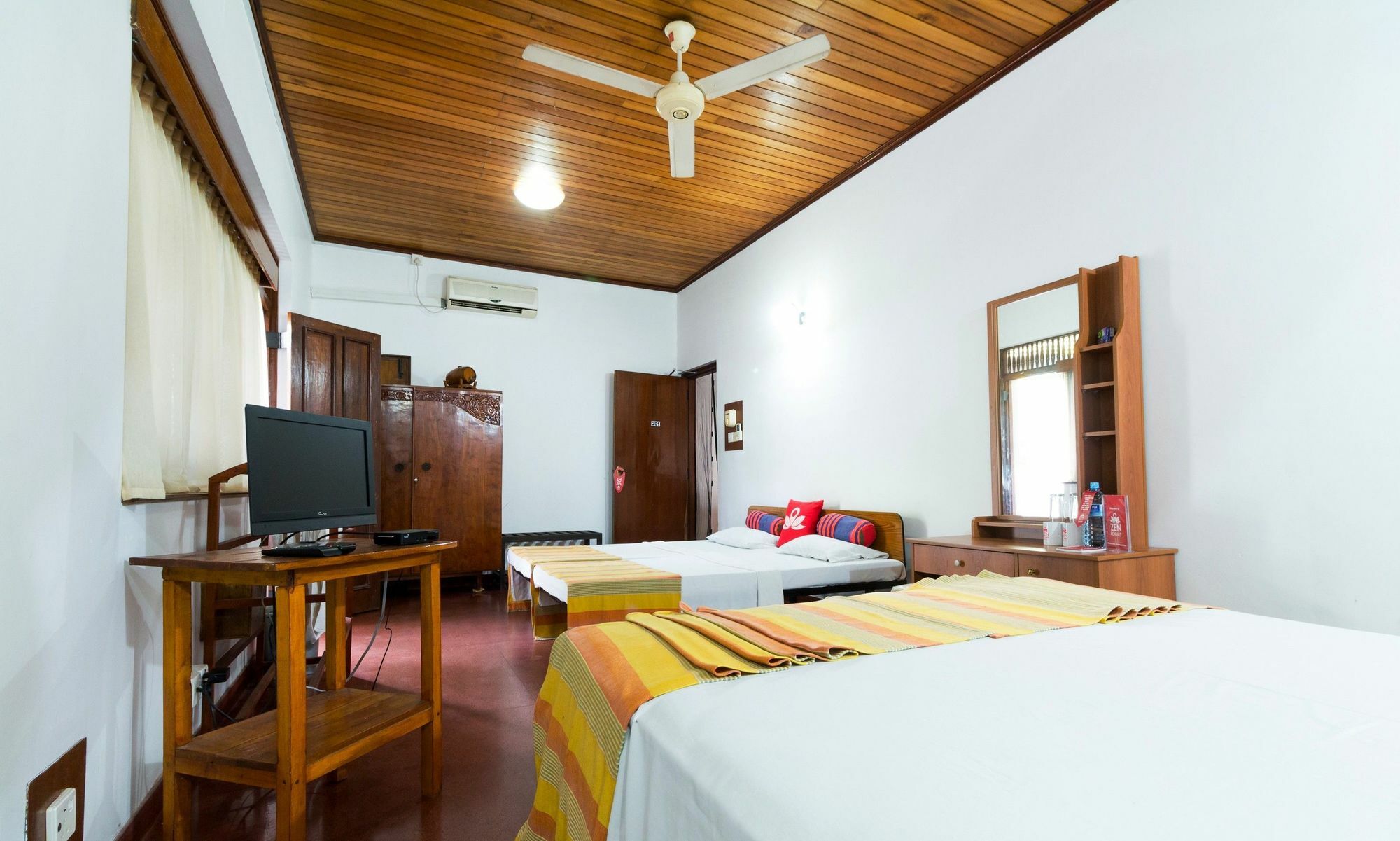 Zen Rooms Modern City Inn Negombo Buitenkant foto